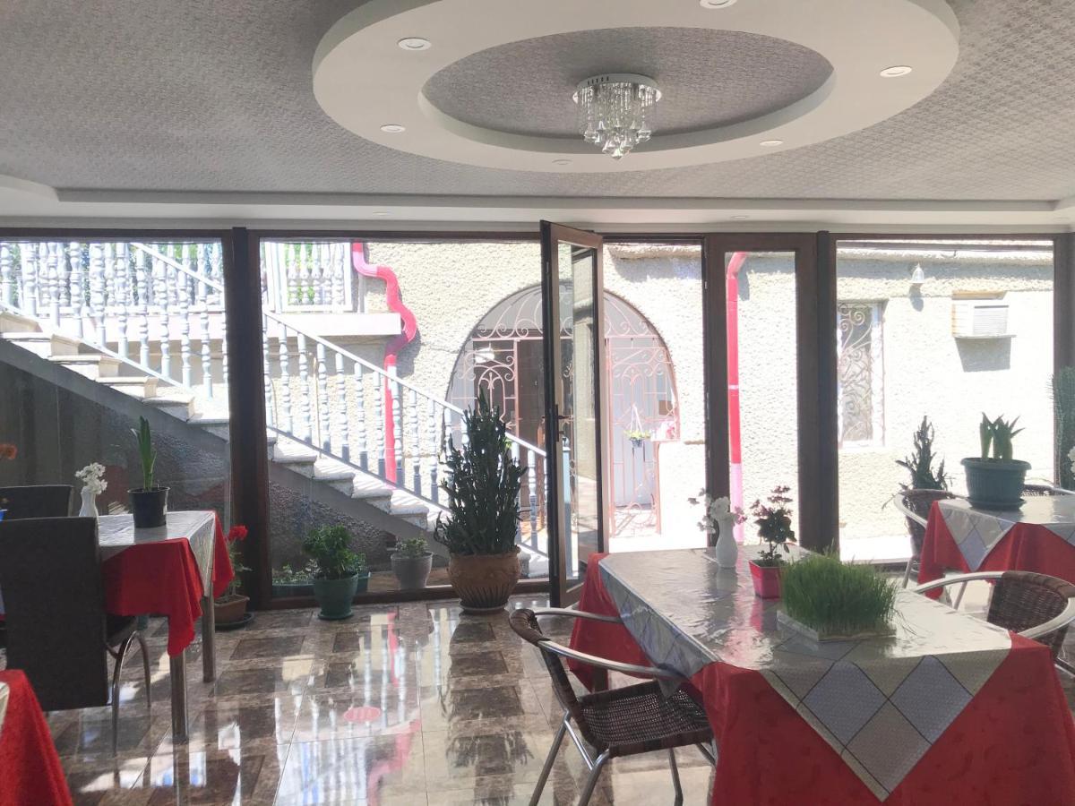 Hotel Oniks クタイシ エクステリア 写真