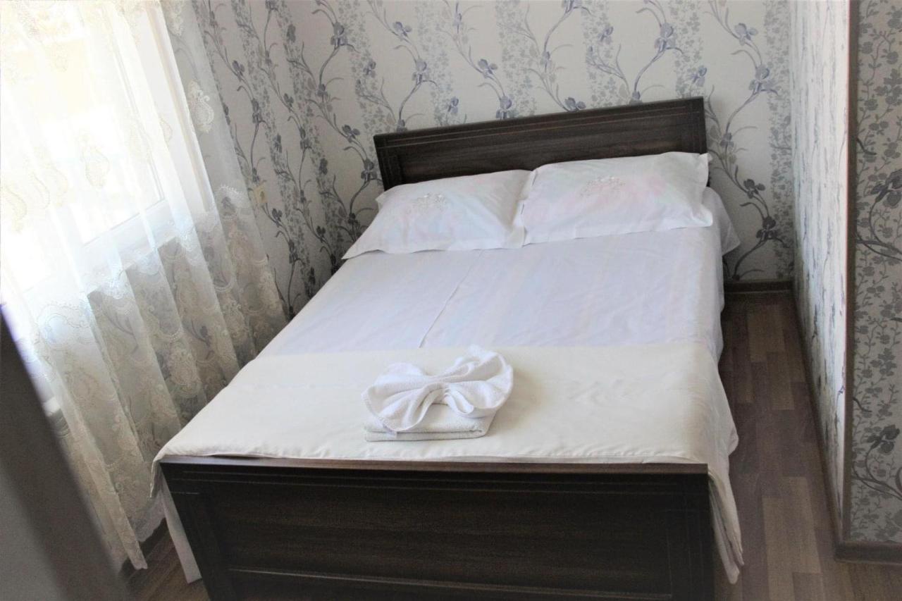 Hotel Oniks クタイシ エクステリア 写真